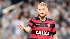 Volante Uillian Correia pode trocar o Vitória por time da Série B