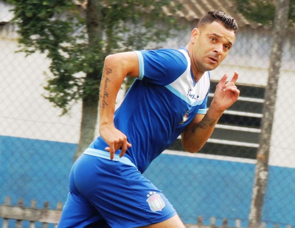 Copa Paulista: Volante Paulinho Santos vê tempo como aliado do São Caetano (Foto: Fabrício Cortinove)
