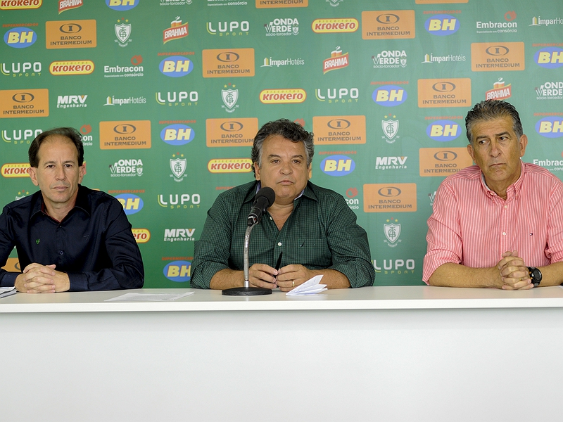 Ex-Fluminense, Drubscky assume comando do América-MG na vaga de Enderson Moreira