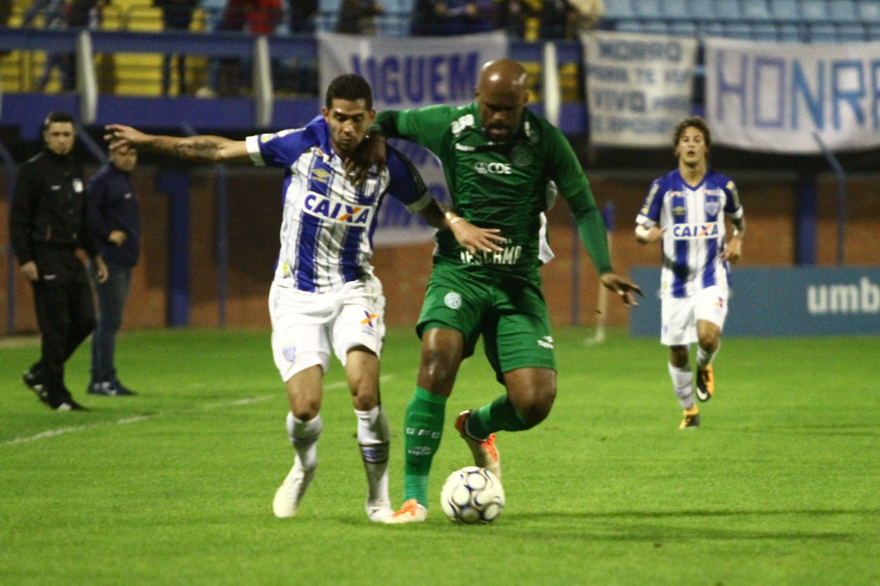 Avaí 3 x 3 Guarani – Em jogo eletrizante, Leão busca empate na Ressacada