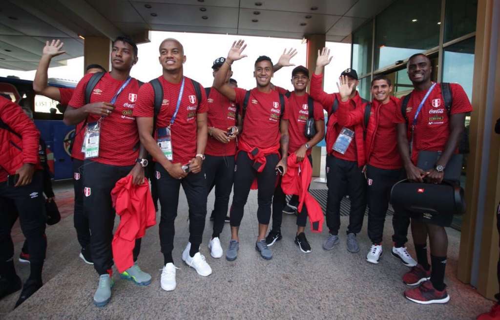 Peru faz treino de reconhecimento e mantém Tapia e Carrillo como dúvidas