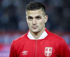 Meia da Sérvia revela inspiração em Petkovic e avisa: 'Não temos medo da Suíça'