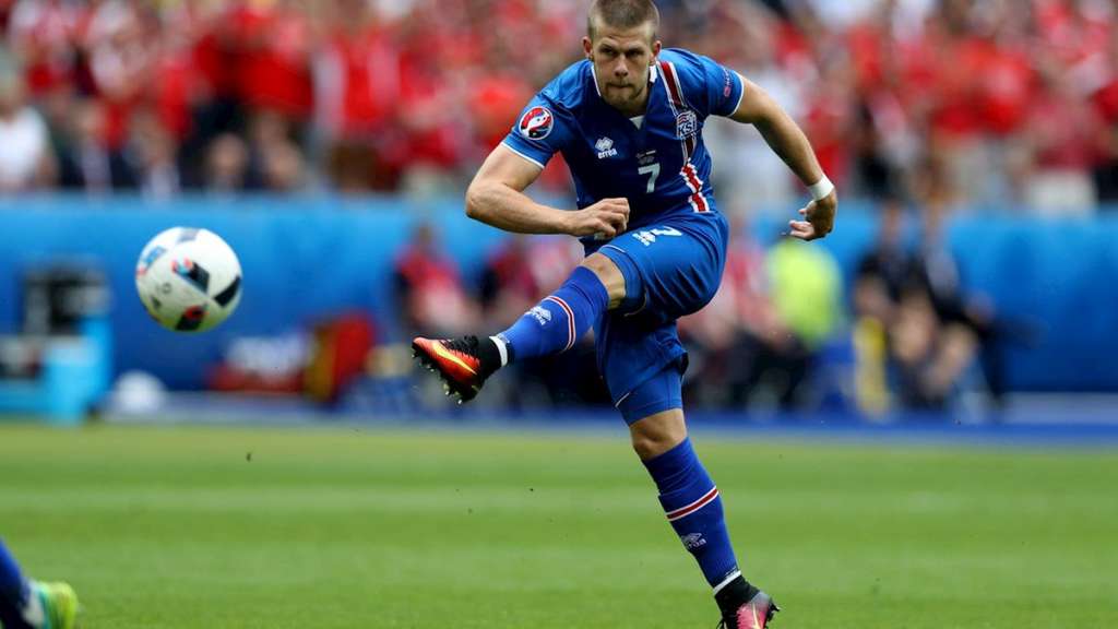 Lesionado, Gudmundsson pode desfalcar a Islândia diante da Nigéria