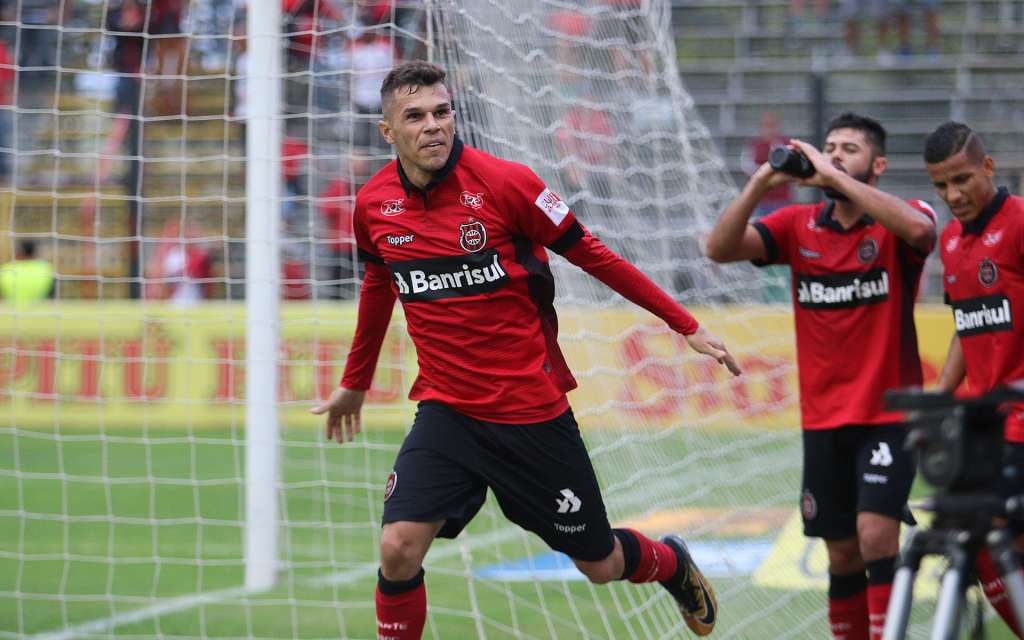 Com mudança no comando, Brasil busca reação