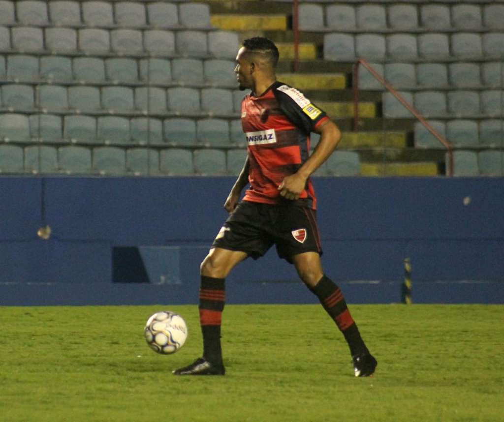 O volante Lídio reconheceu que o início do Oeste na Série B está abaixo do esperado (Foto: Jefferson Vieira/Oeste)