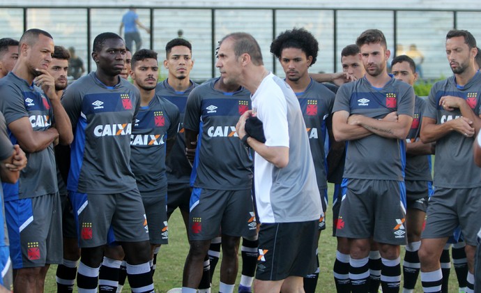 Com Zé Ricardo perto da Arábia, Botafogo busca Milton Mendes