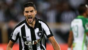 Pimpão treina nas férias para voltar bem e ajudar Botafogo a alcançar objetivos