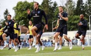 Dele Alli fica fora de treino e segue como dúvida na seleção inglesa