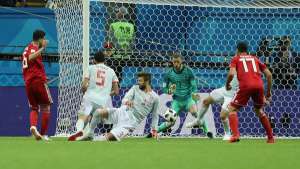 Membro da comissão técnica do Irã é hospitalizado após gol anulado contra Espanha