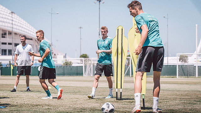 Zagueiro da Alemanha nega racha no elenco: ‘Nos sentimos unidos em campo’