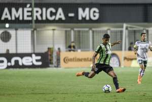 Aderlan espera evolução do América-MG durante parada para a Copa do Mundo