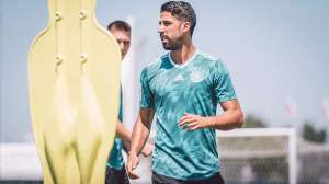 Khedira espera melhora da Alemanha, mas pede cautela contra a Suécia