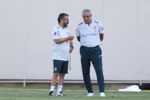 'Não vou tirar dele a iniciativa de transgressor', diz Tite sobre Neymar