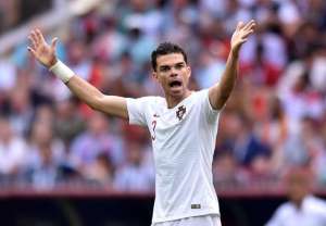 Acusado de pedir camisa de Pepe durante jogo, árbitro é defendido pela Fifa