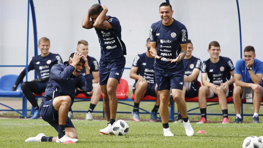 Técnico faz uma mudança na Costa Rica e indica aposta em jogadas de bola parada