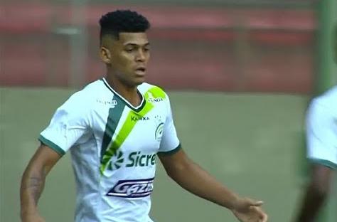 O zagueiro William pode reforçar o Goiás na Série B do Brasileiro