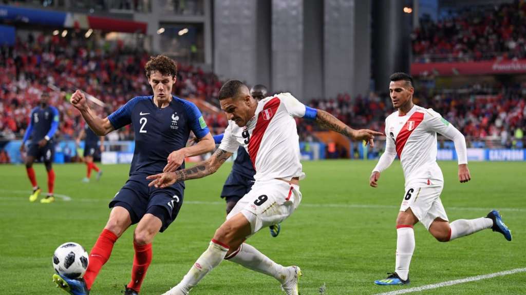 O atacante Guerrero lamentou a eliminação precoce do Peru após derrota para a França