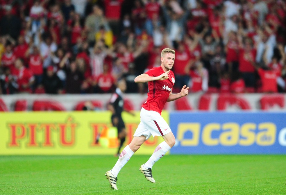 Wolfsburg deve fazer investida para tirar zagueiro Klaus do Internacional