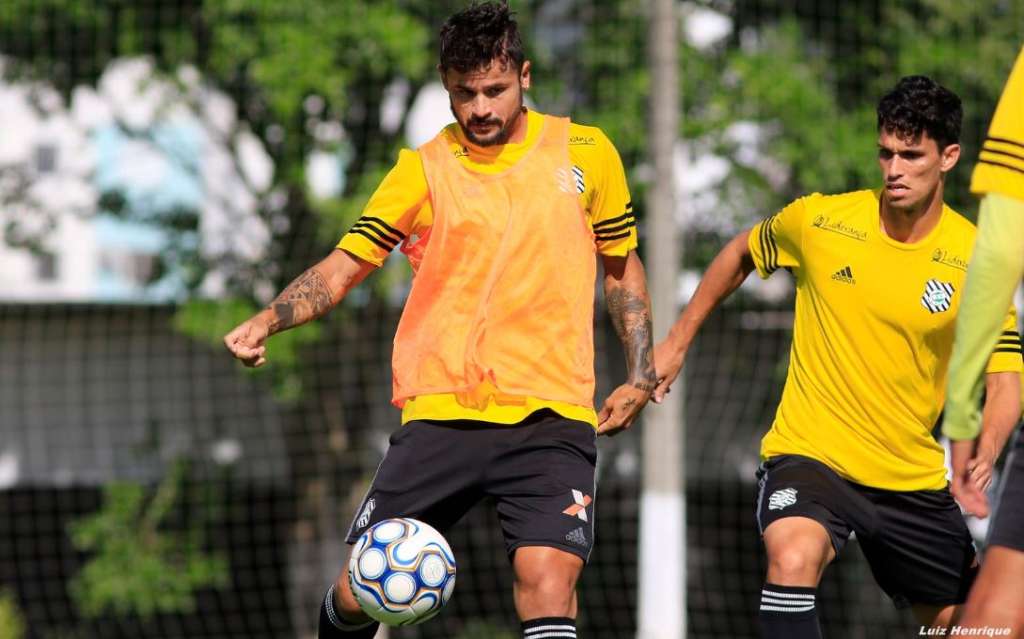 O volante Zé Antônio é um dos desfalques do Figueirense no duelo de seis pontos em Curitiba