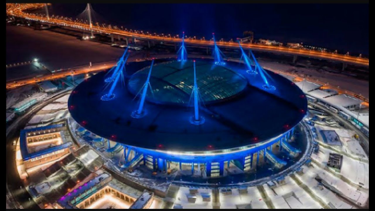 Iluminação da Arena Zenit vira espetáculo ao anoitecer em São Petersburgo