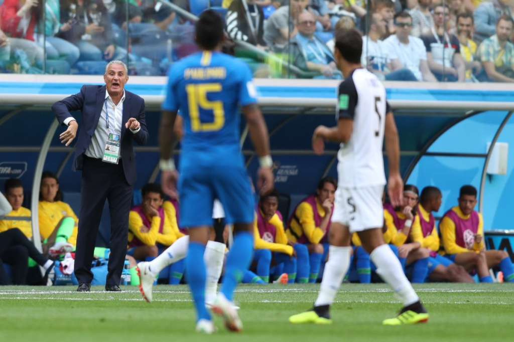 Paulinho exalta luta e concentração do Brasil e, mesmo sacado, diz que evoluiu