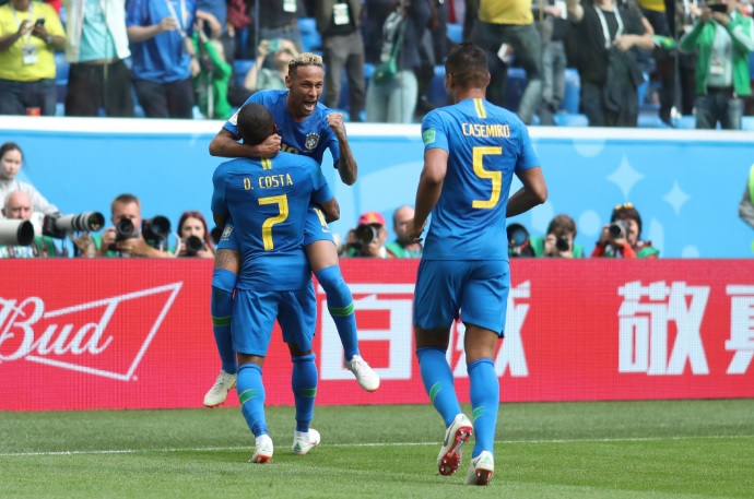 Douglas Costa sofre lesão muscular e desfalca Brasil contra a Sérvia 2 0002050322414 img