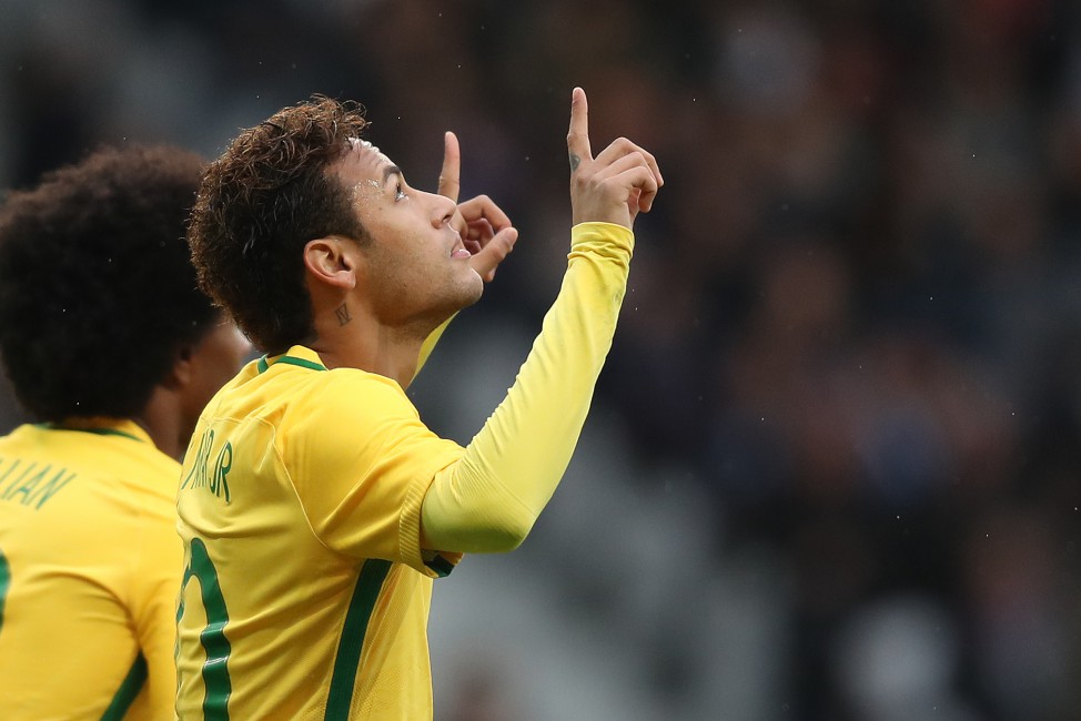 Médico da seleção assegura que Neymar está livre de qualquer problema físico