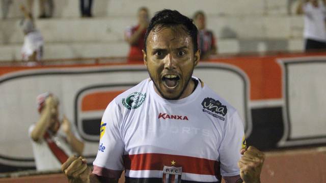 Série C: Felipe Augusto comemora uma vitória do Botafogo-SP (Foto: Raul Ramos/Divulgação/Ag. Botafogo)