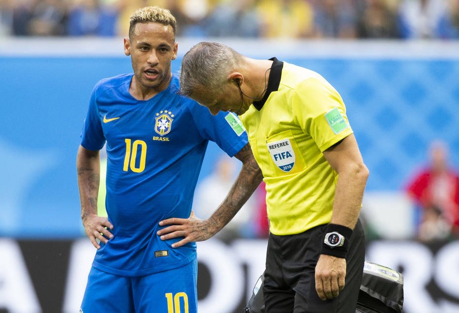 Seleção brasileira blinda Neymar para proteger astro das críticas durante a Copa