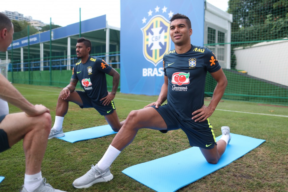 Seleção faz treino fechado sem os lesionados Danilo e Douglas Costa
