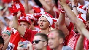 Fifa multa Dinamarca por cartaz sexista de torcedores na Copa