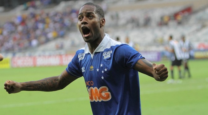 Dirigente do Cruzeiro confirma sondagens, mas avisa que Dedé não está à venda