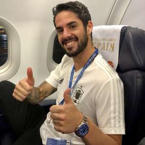 Meia Isco cobra atenção nas bolas paradas e meio de campo mais efetivo da Espanha