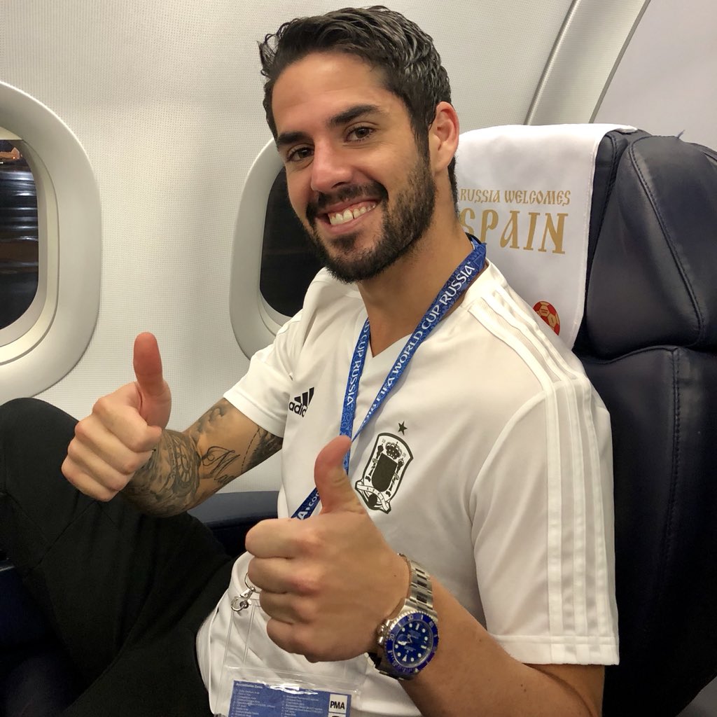 Meia Isco cobra atenção nas bolas paradas e meio de campo mais efetivo da Espanha