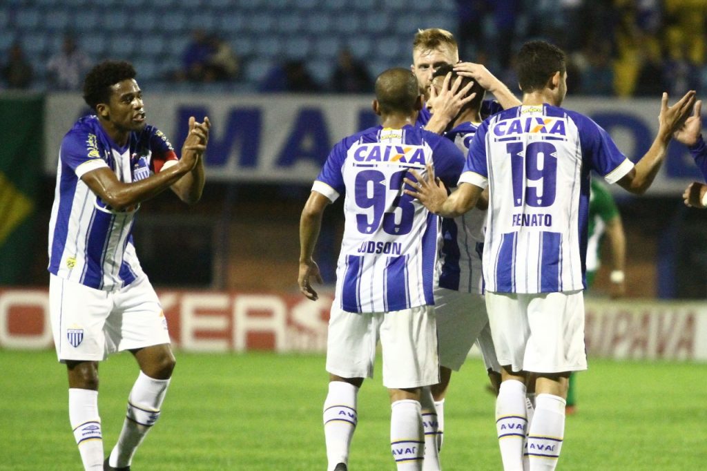 Oeste x Avaí - Para pressionar Fortaleza, Leão vai pra cima do Rubrão!