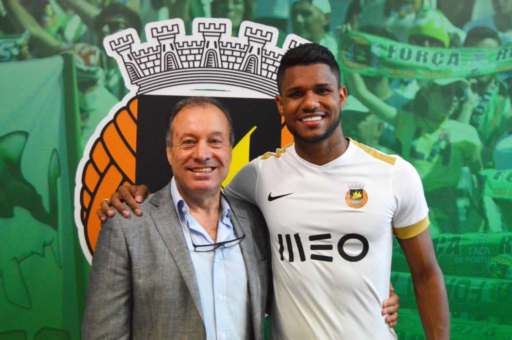 Matheus Reis assina contrato com o Lecco, da Itália