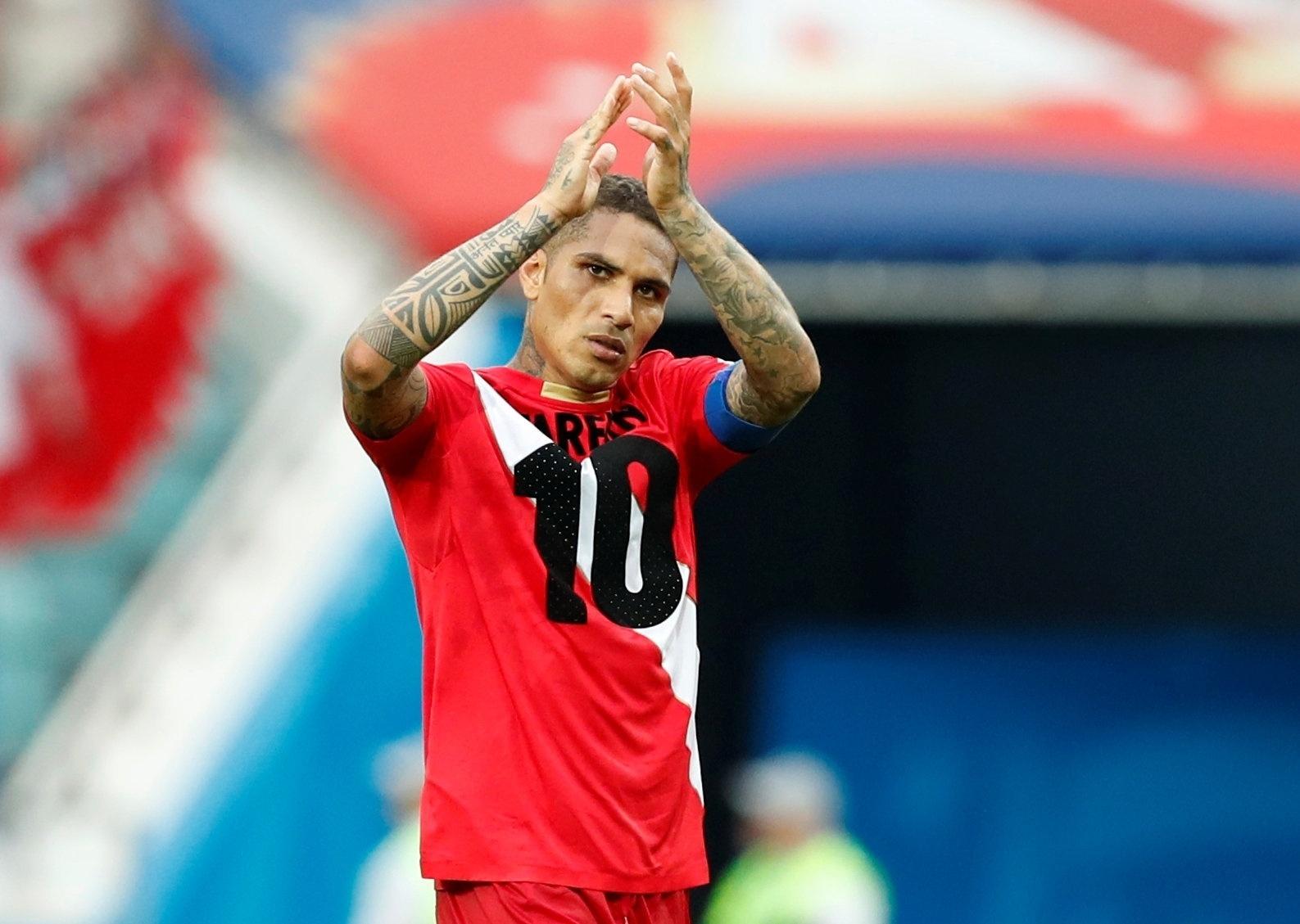 Guerrero homenageia Farfán em celebração e vê início de nova era na seleção