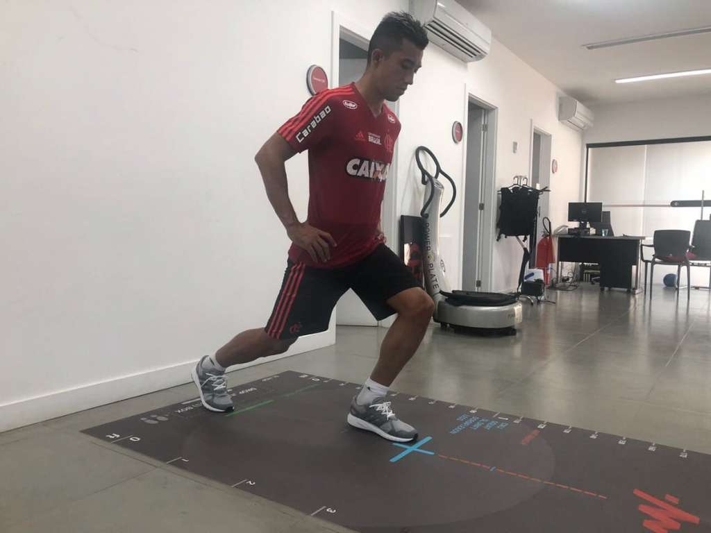 Flamengo anuncia contratação do atacante colombiano Uribe