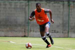 Erazo não se reapresenta com grupo do Vasco e pede para ser negociado