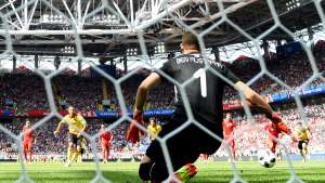 Ben Mustapha lesiona o joelho e Tunísia terá 3º goleiro em campo em despedida
