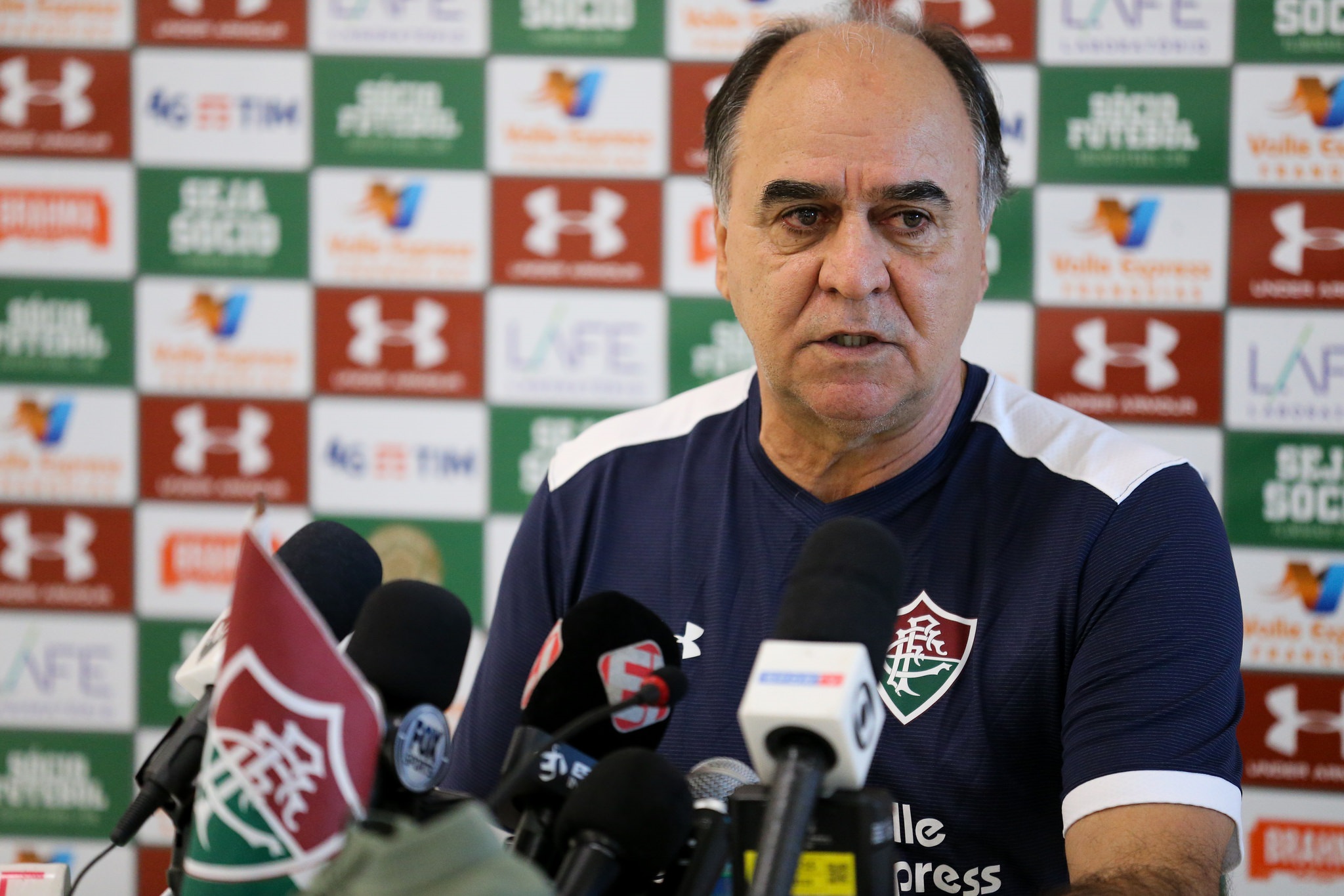 Preocupado com defesa, Marcelo Oliveira chega ao Fluminense e pede três reforços