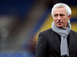 Austrália vê evolução com Van Marwijk, mas lamenta rotina de quedas na 1ª fase