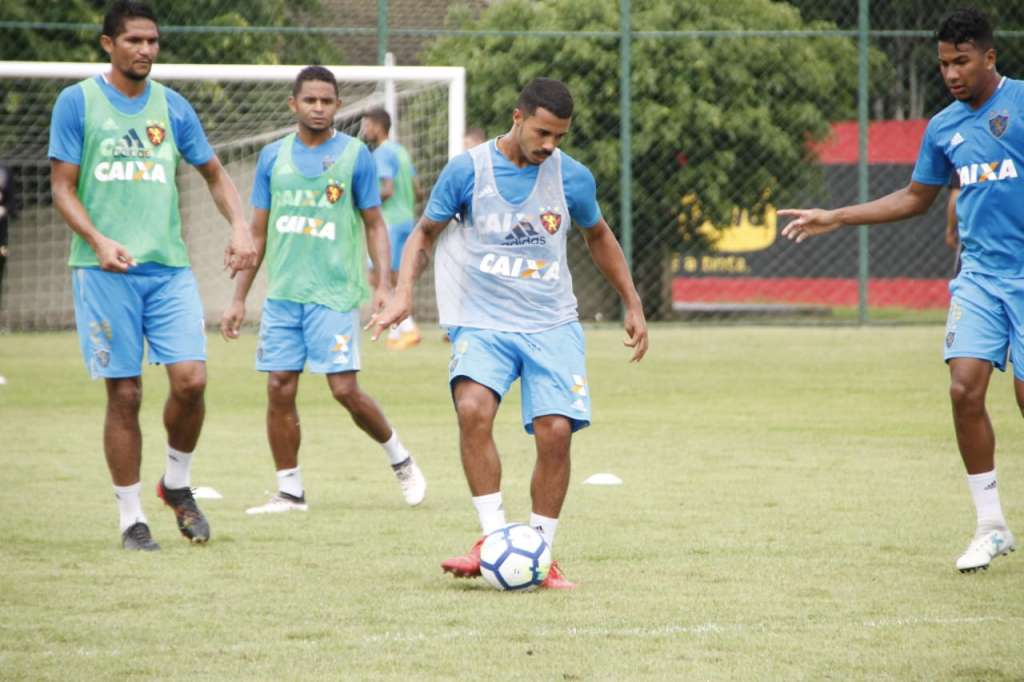 Jogadores do Sport se reapresentam acima do peso, mas preparador tranquiliza