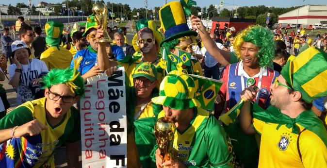 Luciano Luiz relata as emoções da torcida antes e durante o jogo entre Brasil x Sérvia