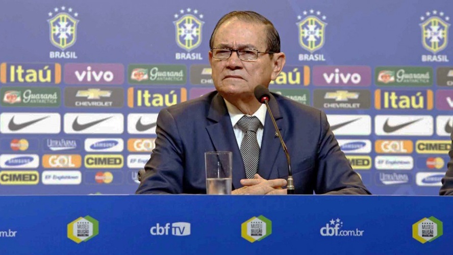 Presidente da CBF é colocado longe de Infantino em camarote em jogo do Brasil
