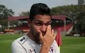Petros se emociona e chora em despedida do São Paulo: 'Sentimento único'
