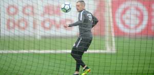 Recuperado de lesão, D'Alessandro volta a treinar no Internacional