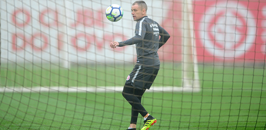 Recuperado de lesão, D’Alessandro volta a treinar no Internacional