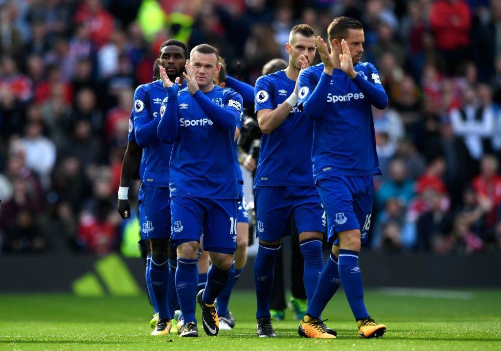 Rooney publica foto em avião e indica que deve se transferir para time dos EUA