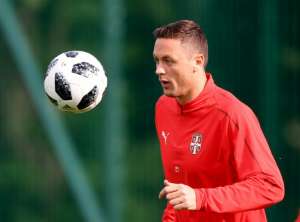 Mesmo após queda, Matic celebra: 'Botamos a Sérvia de volta no mapa do futebol'